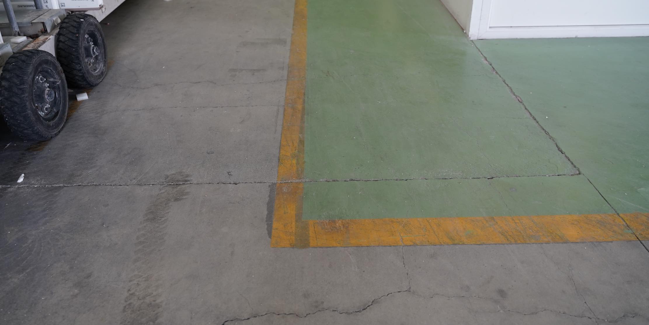 Marking of industrial floors