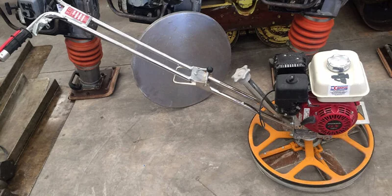 “Helicopter” trowel