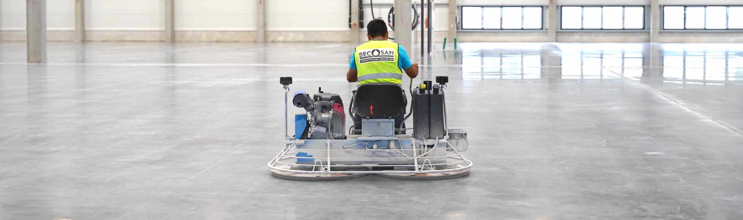 Trasformando il pavimento in cemento lucidato