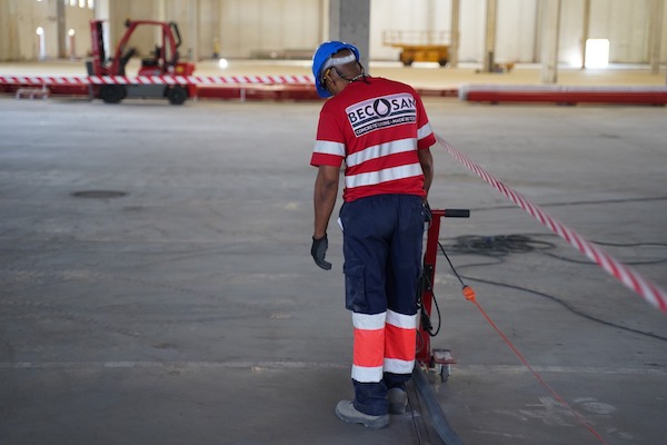 Schoonmaakwerkzaamheden Aan De Compensator