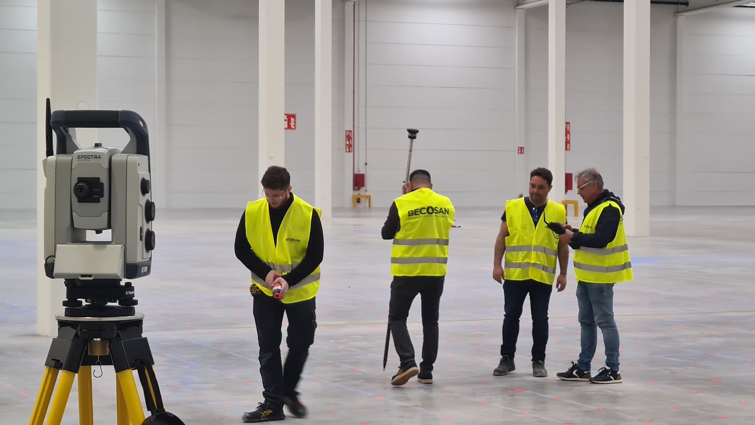 Test De Planimétrie D'un Sol Industriel