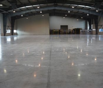 Après Avoir Poli Le Béton D’un Bâtiment Industriel En France Après Avoir Poli Le Béton D'un Bâtiment Industriel En France