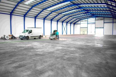 Eliminar manchas de neumaticos en suelos Eliminar manchas de neumáticos en suelos industriales