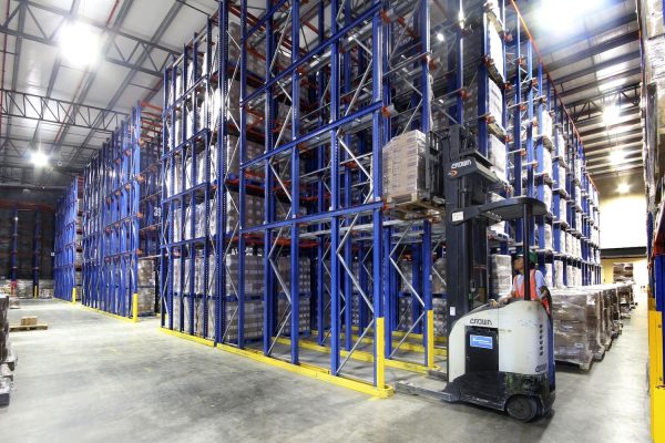 Scaffalatura drive in – drive through per magazzino Scaffalatura drive in - drive through per magazzino