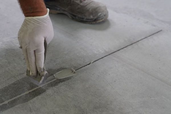 Sealing expansion joints