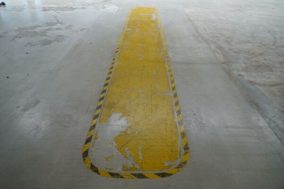 Segnaletica Del Pavimento In Cattive Condizioni