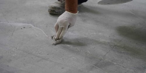 Het Repareren Van Scheuren In Beton Het Repareren Van Scheuren In Beton