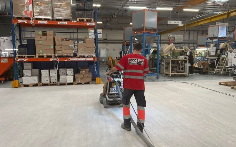 Poncage Becosan De Sol Industriel